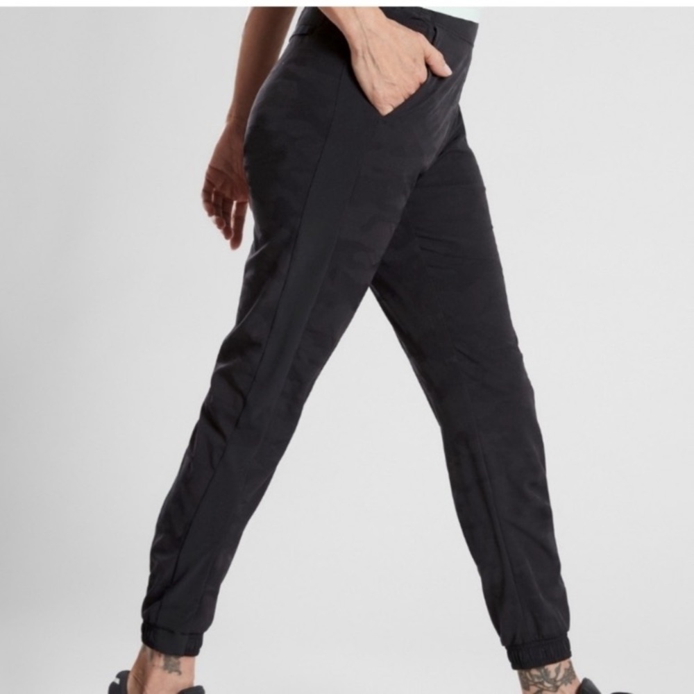 Athleta Brooklyn Camouflage Gray Black
Joggers Lined Sz 10
